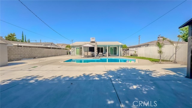 4127 N 4th Avenue, San Bernardino CA: https://media.crmls.org/medias/bea75242-c9b1-445f-b7f4-beb49f81c319.jpg