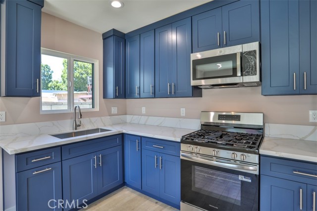 2111 Scott Road, Burbank CA: https://media.crmls.org/medias/bea83676-784f-4b2e-9542-b1f02181aa1d.jpg