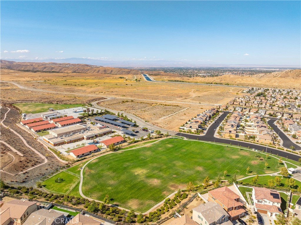 https://media.crmls.org/medias/bea87d84-2481-442b-b765-3a76d623902a.jpg?preset=X-Large
