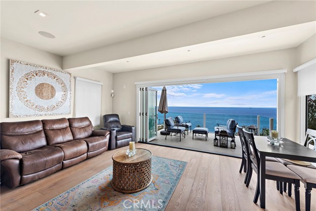 Detail Gallery Image 13 of 22 For 2482 Glenneyre St, Laguna Beach,  CA 92651 - 3 Beds | 3/1 Baths