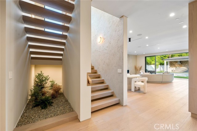 Detail Gallery Image 13 of 56 For 16728 Morrison St, Encino,  CA 91436 - 7 Beds | 6/1 Baths