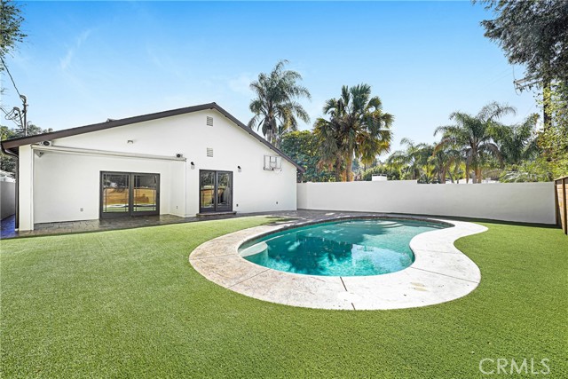 Detail Gallery Image 14 of 15 For 4529 Don Pio, Woodland Hills,  CA 91364 - 4 Beds | 2/1 Baths