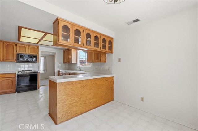 Detail Gallery Image 13 of 46 For 2106 Dufour Ave #1,  Redondo Beach,  CA 90278 - 3 Beds | 2/1 Baths