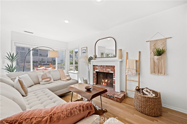 Detail Gallery Image 10 of 49 For 33 16th St, Hermosa Beach,  CA 90254 - 4 Beds | 4 Baths