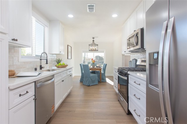 417 W Leeside, Glendora CA: https://media.crmls.org/medias/beac1ba5-9591-4554-ae59-934e08bd372b.jpg