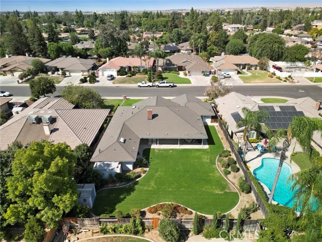 7705 Terry John Avenue, Bakersfield CA: https://media.crmls.org/medias/beac89ab-5f11-4a60-bace-6d4854f9ac37.jpg