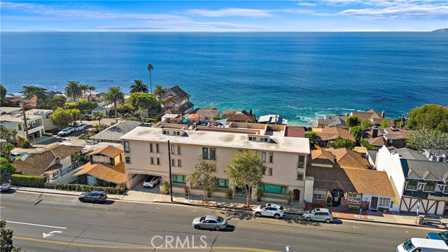 2037 Coast Hwy, Laguna Beach CA: https://media.crmls.org/medias/beac9601-ce14-4dec-99ad-6b4f2f36430b.jpg