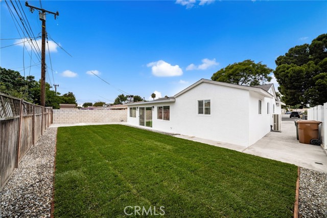 2124 W Flower Avenue, Fullerton CA: https://media.crmls.org/medias/beace096-1d38-4a47-a880-ab2028b99248.jpg