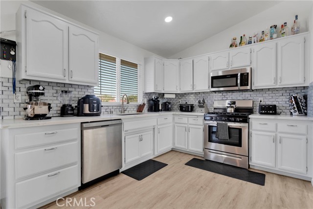 Detail Gallery Image 11 of 30 For 8951 Grapefruit Ave, Hesperia,  CA 92345 - 3 Beds | 2 Baths