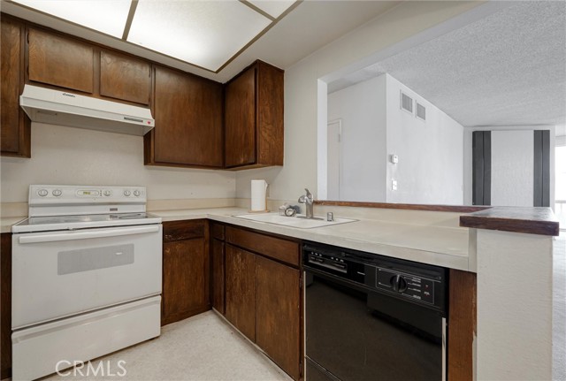 Detail Gallery Image 41 of 48 For 12830 Burbank Blvd. #310,  Valley Village,  CA 91607 - 2 Beds | 2 Baths