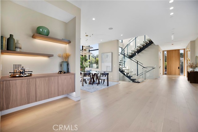 Detail Gallery Image 3 of 28 For 5170 Amestoy, Encino,  CA 91316 - 5 Beds | 6/2 Baths