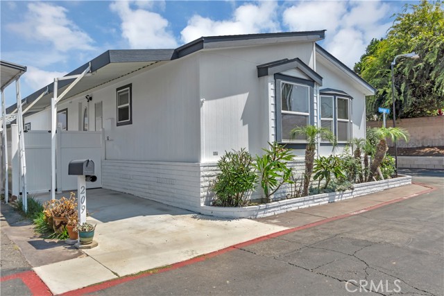 Detail Gallery Image 1 of 44 For 209 Road Runner Ln, Fountain Valley,  CA 92708 - 3 Beds | 2 Baths