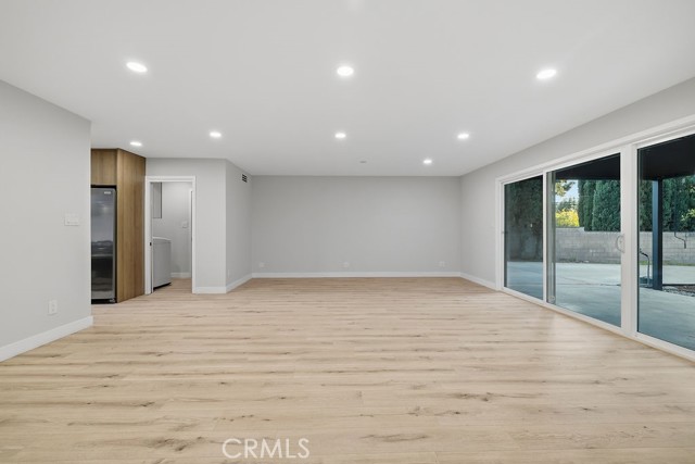 Detail Gallery Image 8 of 33 For 10557 Reseda, Northridge,  CA 91326 - 4 Beds | 3 Baths