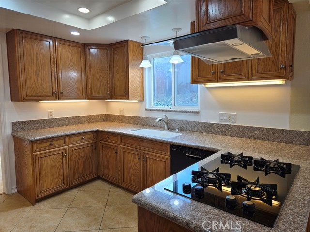 Detail Gallery Image 14 of 57 For 2066 Carlton Pl, Riverside,  CA 92507 - 4 Beds | 2/1 Baths