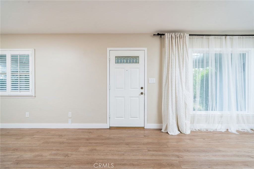 https://media.crmls.org/medias/beadfb02-ba30-4623-a828-4c9c25683757.jpg?preset=X-Large