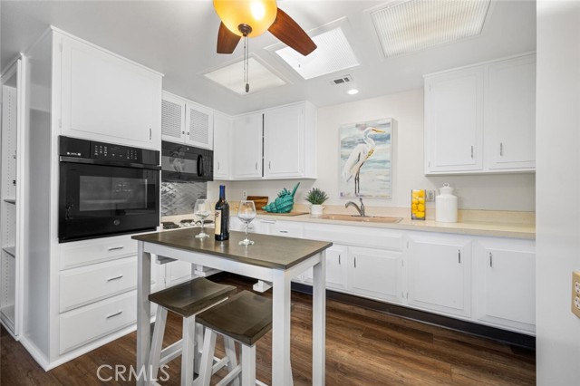 1621 Interlachen, Seal Beach CA: https://media.crmls.org/medias/beae32b1-1b4a-4b02-8b99-20b0374f77ae.jpg