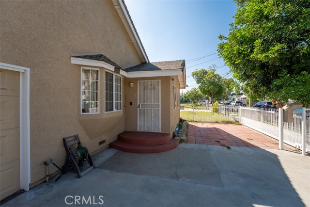 Detail Gallery Image 4 of 24 For 2330 W Lincoln St, Long Beach,  CA 90810 - 3 Beds | 2 Baths