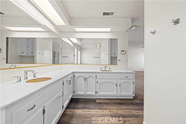 13620 Pales, Agua Dulce CA: https://media.crmls.org/medias/beaf04ff-2120-4536-83c6-6b38ce56c763.jpg