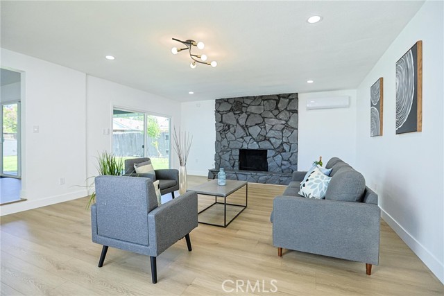 Detail Gallery Image 17 of 40 For 2102 Mignon, Placentia,  CA 92870 - 5 Beds | 2/1 Baths