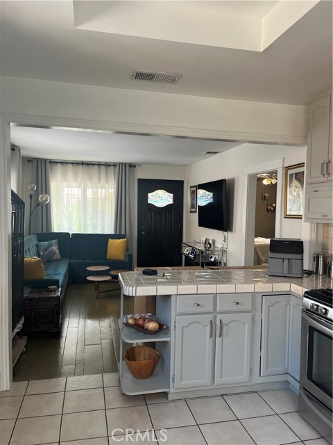 10507 Pinehurst Avenue, South Gate CA: https://media.crmls.org/medias/beafa22c-4cf3-4213-aa20-eef34c4effd9.jpg