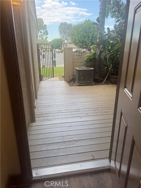 Detail Gallery Image 2 of 41 For 2510 N Tustin Avenue Ave #110,  Santa Ana,  CA 92705 - 3 Beds | 2/1 Baths
