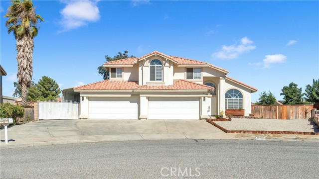 Detail Gallery Image 2 of 53 For 13257 Antioch Cir, Victorville,  CA 92392 - 4 Beds | 2/1 Baths