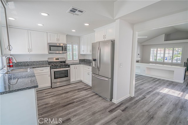 Detail Gallery Image 4 of 32 For 26506 Strambino Ct, Valencia,  CA 91355 - 2 Beds | 2 Baths