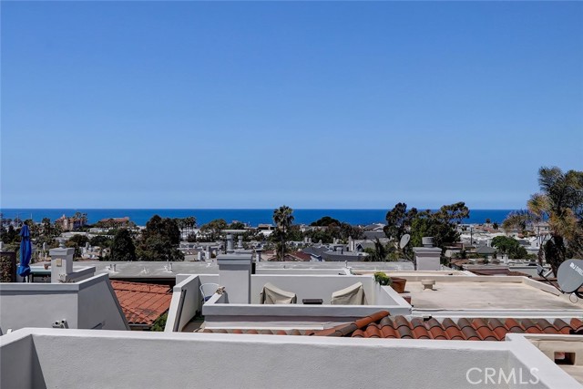 726 1st Place, Hermosa Beach, California 90254, 4 Bedrooms Bedrooms, ,3 BathroomsBathrooms,Residential,Sold,1st,SB22091741