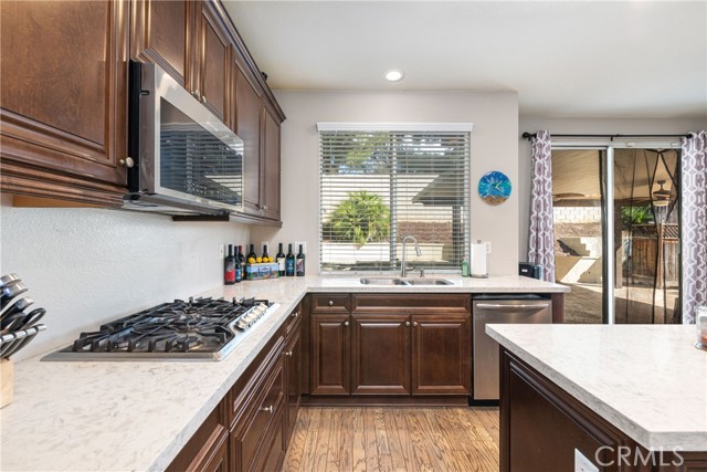 Detail Gallery Image 11 of 37 For 35594 Porcelain Ct, Winchester,  CA 92596 - 4 Beds | 3 Baths