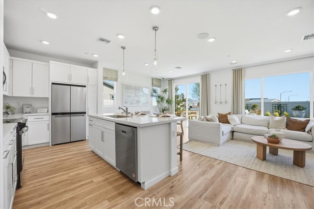 Detail Gallery Image 14 of 38 For 44246 Fleetwood Dr, Lancaster,  CA 93535 - 3 Beds | 2 Baths