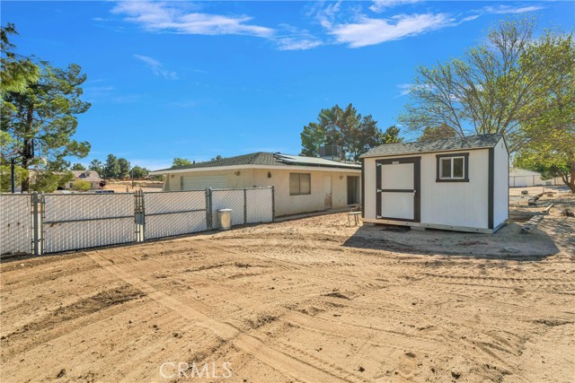 19445 Yanan Road, Apple Valley CA: https://media.crmls.org/medias/beb05db6-5606-45f2-9aa8-a88f6a8e72ed.jpg