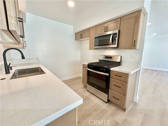 895 N Euclid Avenue, Pasadena CA: https://media.crmls.org/medias/beb098b0-f7d3-404c-97af-5e4f63ca42e5.jpg
