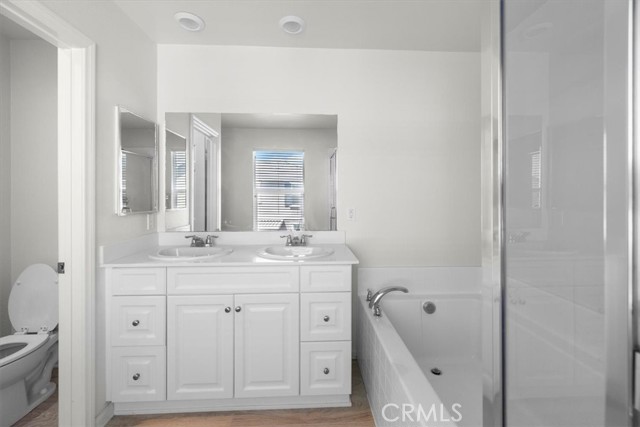5585 Bella Way, Fontana CA: https://media.crmls.org/medias/beb09ae5-4f0e-4bad-a848-a7a36fe500de.jpg