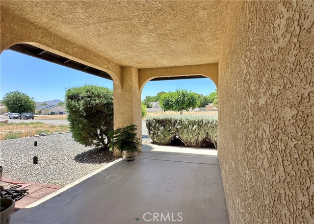 Detail Gallery Image 2 of 31 For 14804 Crofton Ln, Helendale,  CA 92342 - 3 Beds | 2 Baths