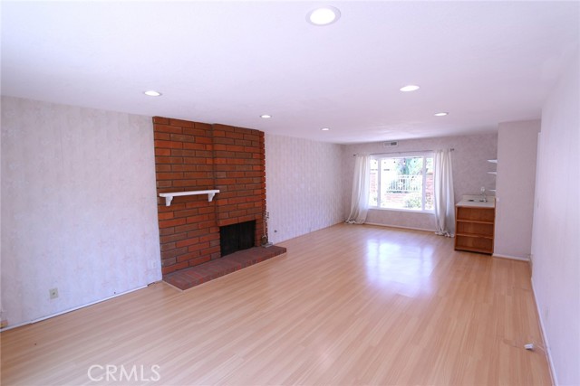 Detail Gallery Image 9 of 18 For 15241 Touraine Way, Irvine,  CA 92604 - 4 Beds | 2/1 Baths