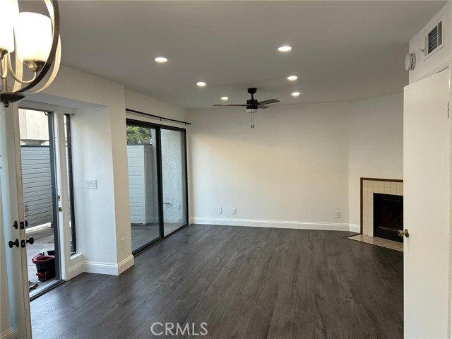 803 E Victoria Street, Carson CA: https://media.crmls.org/medias/beb1a527-eedf-4439-b657-c4df141a9088.jpg