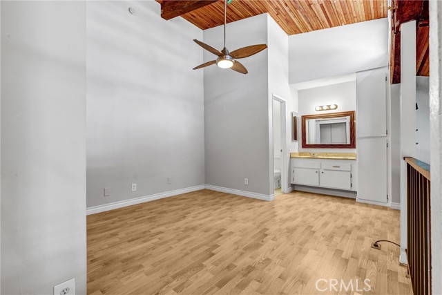 Detail Gallery Image 15 of 35 For 5460 White Oak Ave #E319,  Encino,  CA 91316 - 1 Beds | 1/1 Baths