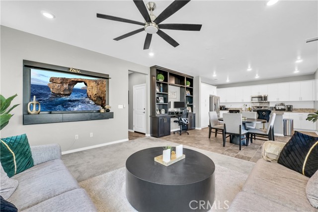 Detail Gallery Image 10 of 49 For 2493 Gunner Ridge Way, Rialto,  CA 92377 - 3 Beds | 2/1 Baths