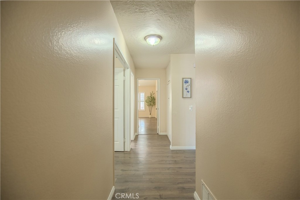https://media.crmls.org/medias/beb30471-f7d2-48cc-bc9b-20cb6e2bc348.jpg?preset=X-Large