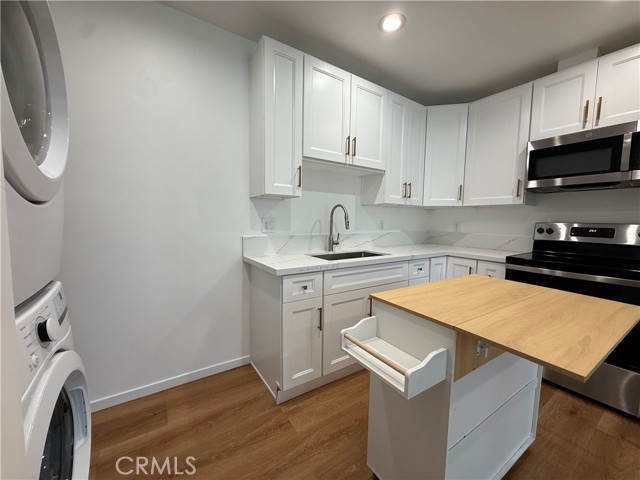 Detail Gallery Image 9 of 14 For 6440 Jumilla #1/2,  Woodland Hills,  CA 91367 - 1 Beds | 1 Baths