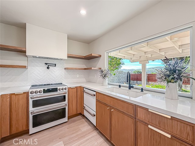 Detail Gallery Image 13 of 42 For 896 Bright Star St, Thousand Oaks,  CA 91360 - 4 Beds | 2 Baths