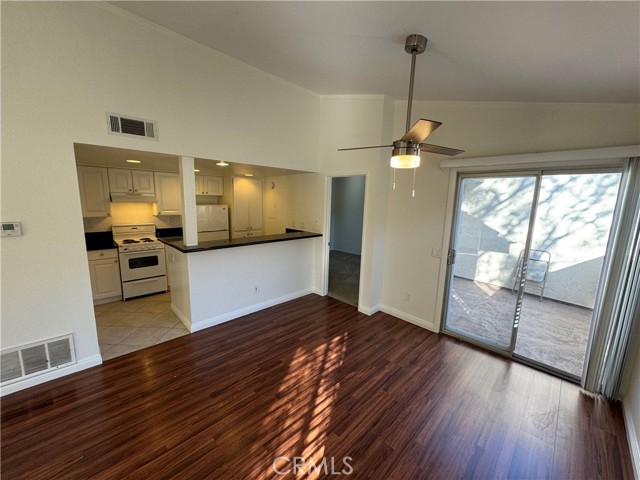 26151 Sanz, Mission Viejo CA: https://media.crmls.org/medias/beb3b37c-7ed5-4d6b-957b-5c4a04ece848.jpg