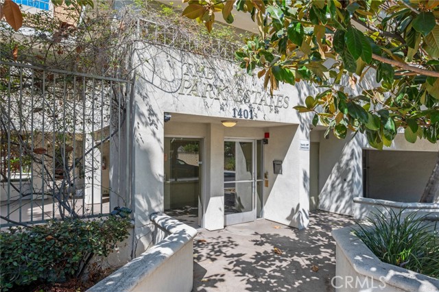 1401 N Greenbrier Road, Long Beach CA: https://media.crmls.org/medias/beb40aa0-ad09-4d04-ab3b-dffe10a09779.jpg