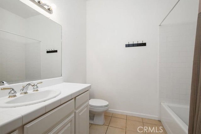 1050 Sleepy Hollow Road, Paso Robles CA: https://media.crmls.org/medias/beb525a4-8950-446b-a713-a83afb5d3512.jpg