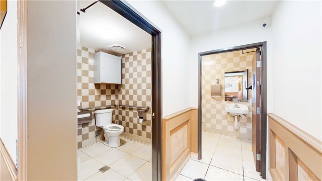 3630 E Slauson Avenue, Maywood CA: https://media.crmls.org/medias/beb57abd-91d1-43e0-acf2-545f948136d7.jpg