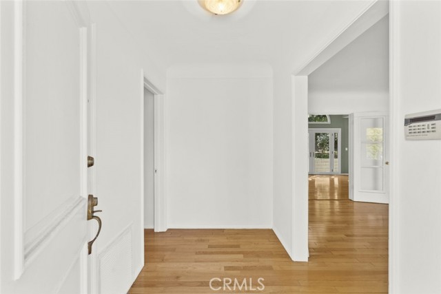 Detail Gallery Image 5 of 31 For 1525 Princess Dr, Glendale,  CA 91207 - 3 Beds | 2 Baths