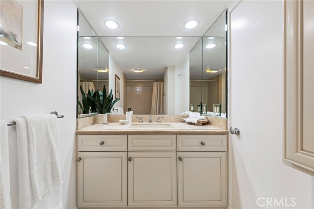 Detail Gallery Image 13 of 41 For 201 Bay Shore Ave #104,  Long Beach,  CA 90803 - 2 Beds | 2 Baths