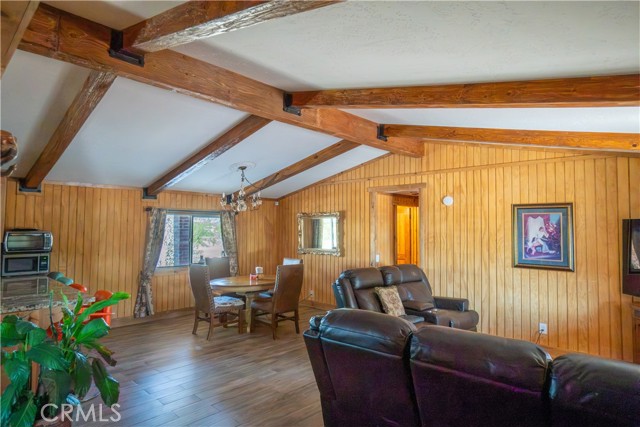 14221 Tumbleweed Road, Phelan CA: https://media.crmls.org/medias/beb5a599-e1d5-4e62-9cb3-dabd47453d76.jpg