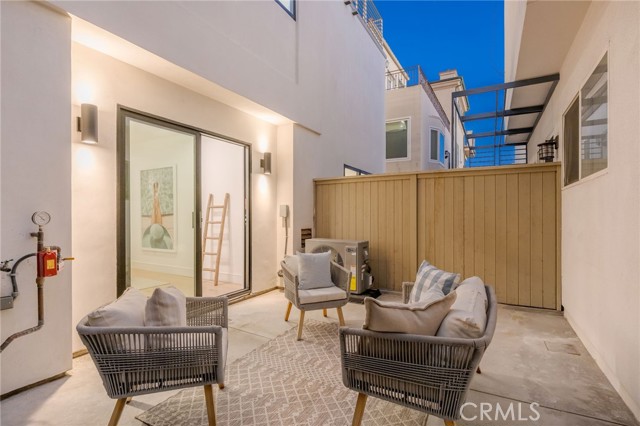 Detail Gallery Image 59 of 62 For 89 Bayview, Manhattan Beach,  CA 90266 - 3 Beds | 3/1 Baths