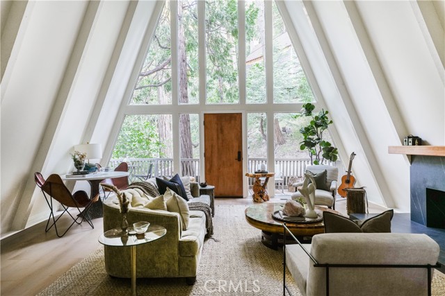27824 Fern Dell Road, Lake Arrowhead CA: https://media.crmls.org/medias/beb6d30a-2a03-486a-96a8-c1b3b2027d77.jpg